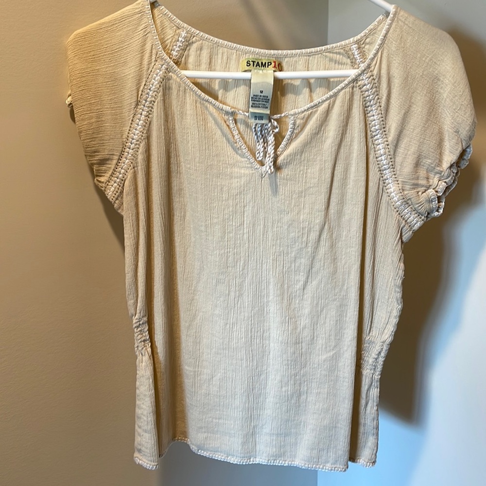 Cute beige top